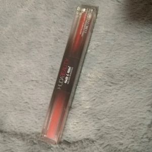 Huda Beauty Liquid Shadow